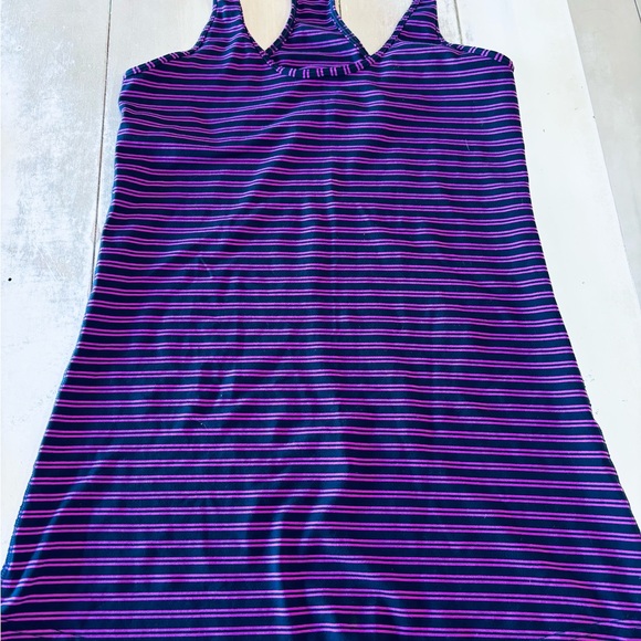 Lululemon bundle razorback tanks/sports bra - Picture 4 of 9